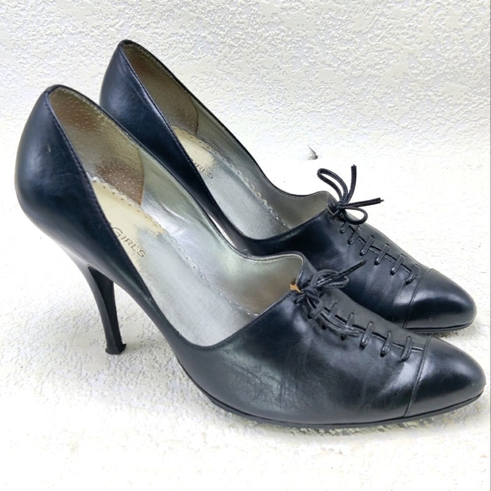 Super cool unique pumps with Leather lacing on vamp BCBGirls Max Azria Sz 37.5